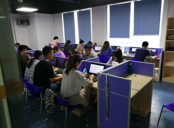 负责公司旗下产品的全媒体整合宣传;2